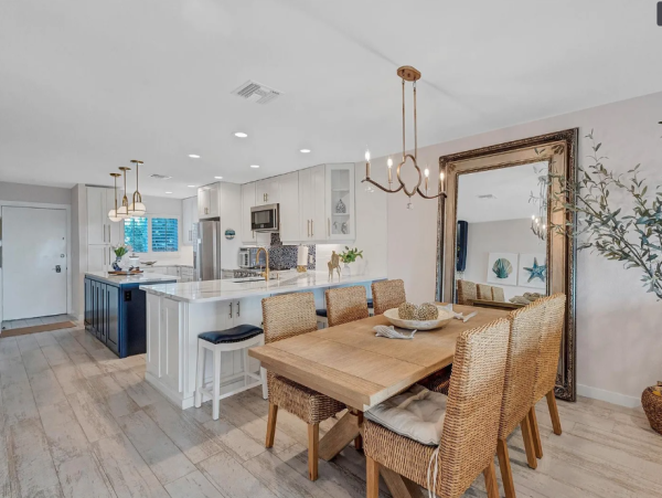 Luxurious Beachfront Condo in Longboat Key - Your Coastal Retreat Awaits